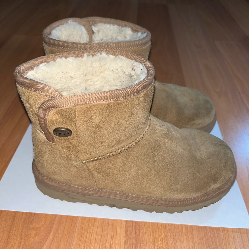 UGG Kids Tan Suede Boots size 1